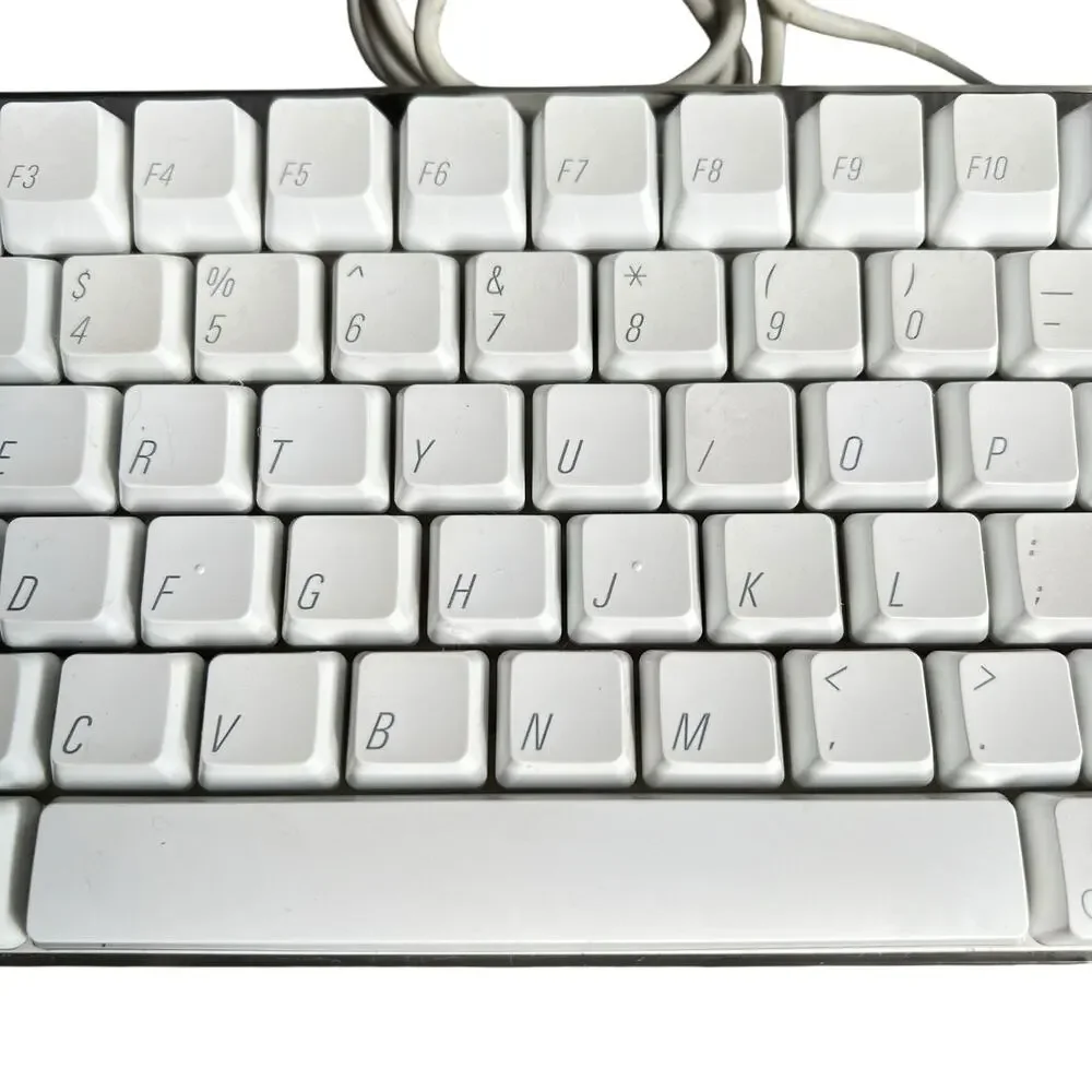 Apple Computer Keyboard Model A1048 Wired White Vintage Full Size